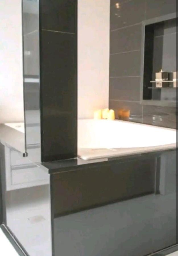 Apart Luxo No Centro Com Hidromassagem Apartment Curitiba Luaran gambar